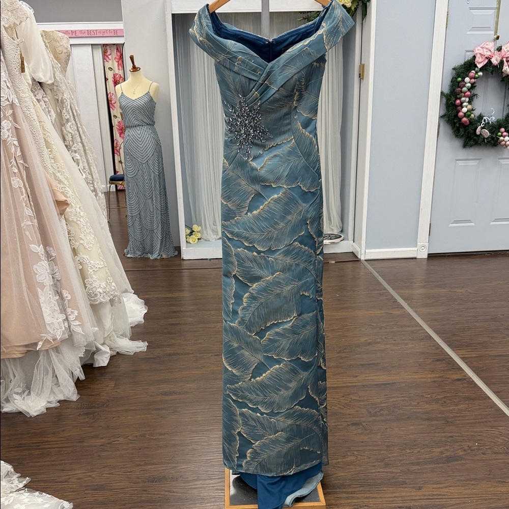Elegant Teal Off-Shoulder Maxi Dress